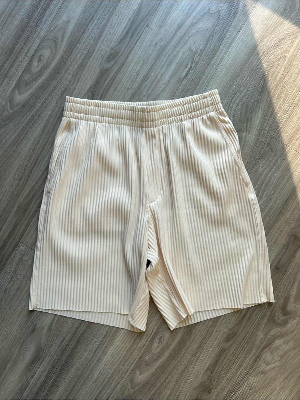 H&M | Cream Ribbed Shorts (Small) - Picture 7 of 8